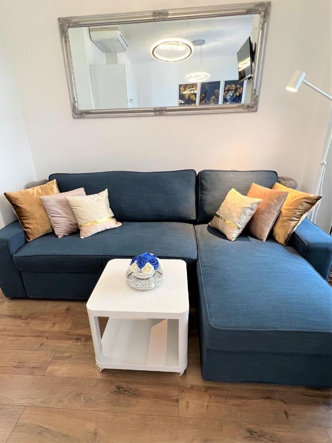 Luxe Central Studio With Pool, Parking & Ac Budapeste Exterior foto