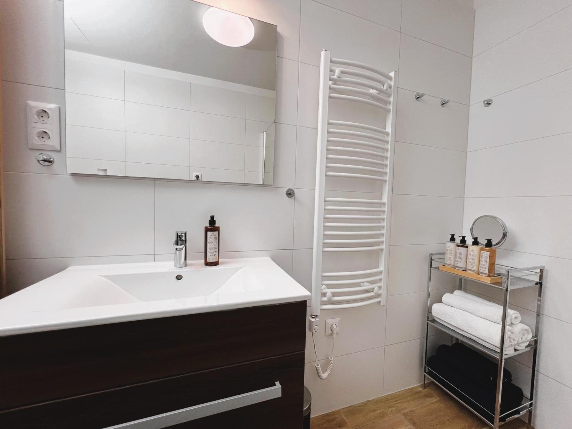 Luxe Central Studio With Pool, Parking & Ac Budapeste Exterior foto