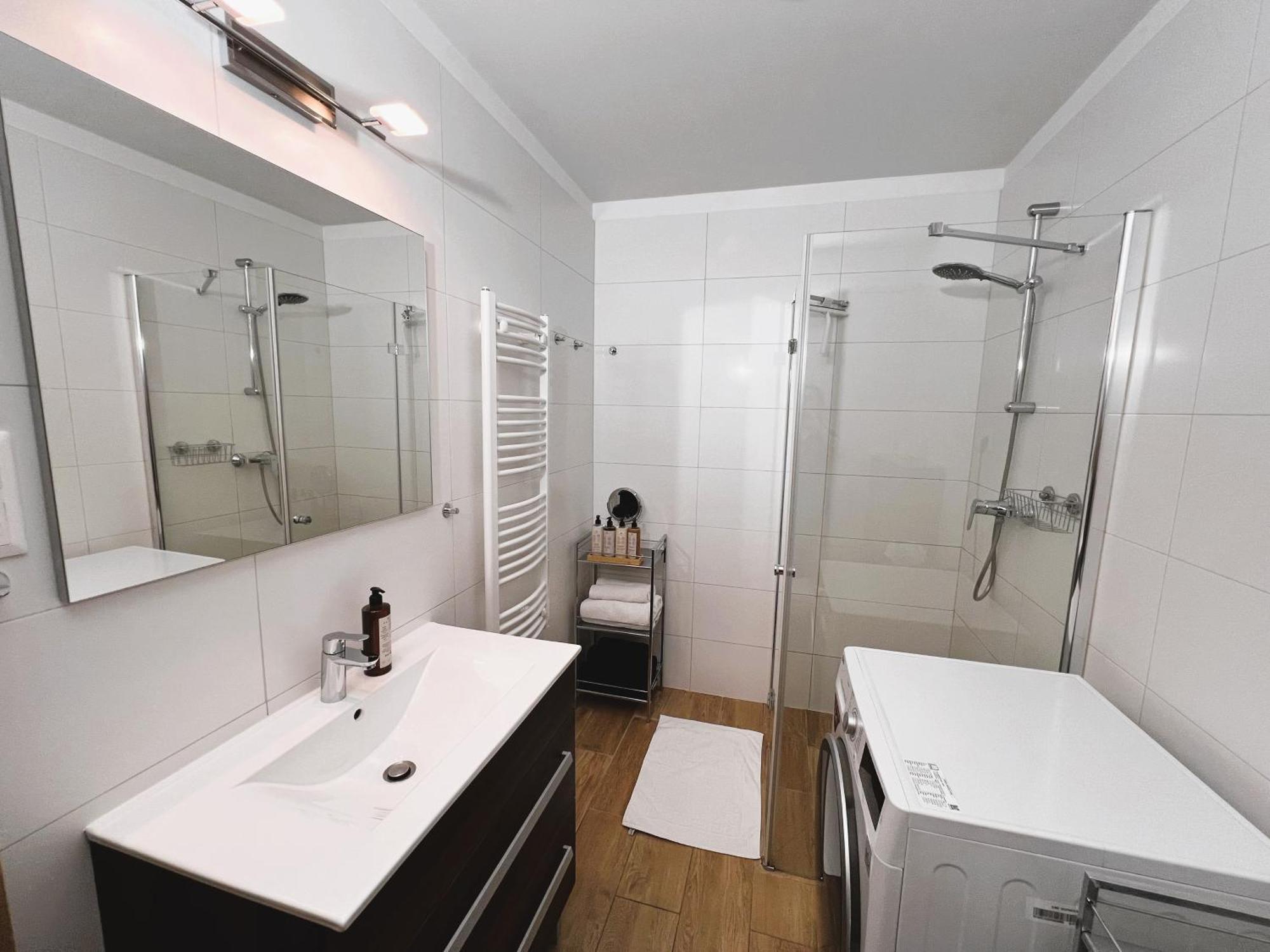 Luxe Central Studio With Pool, Parking & Ac Budapeste Exterior foto